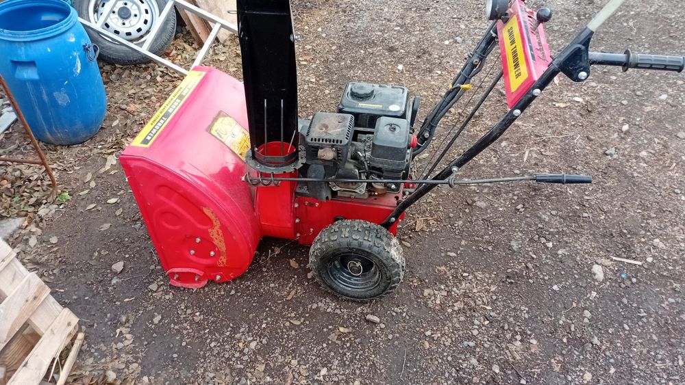 Чистка снега снегоуборочной маминой тропинки  дорожки  без вывоза