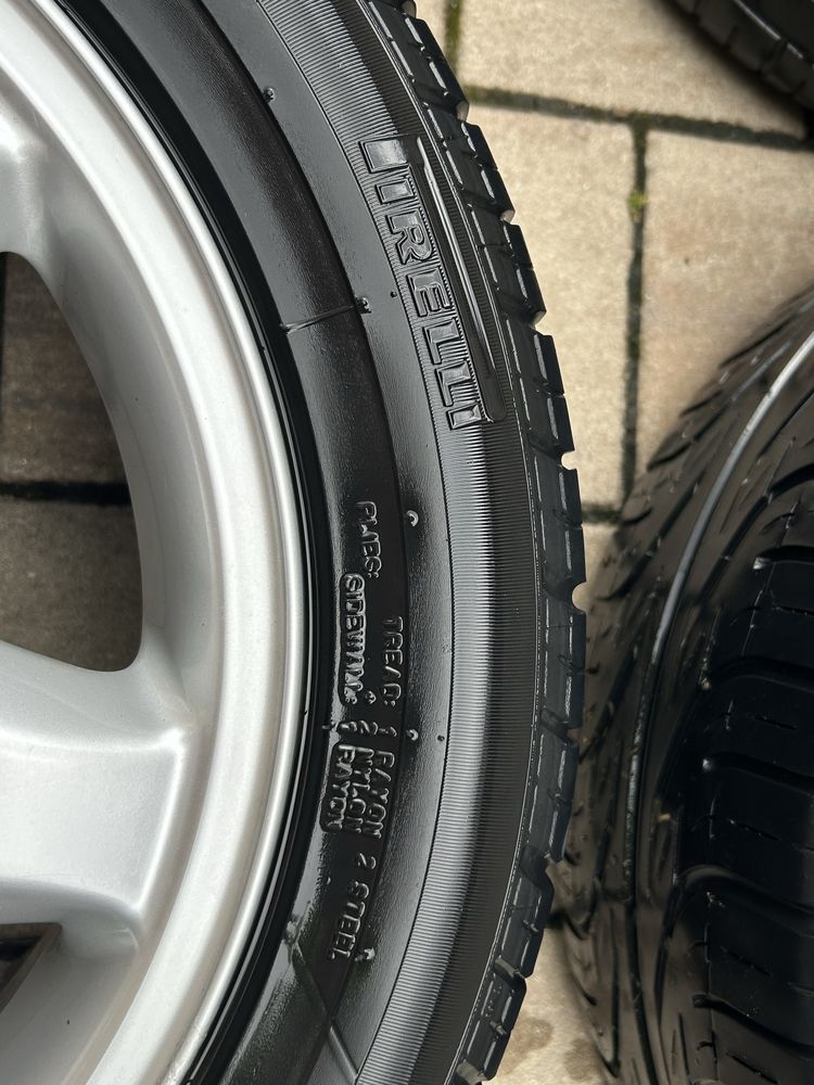 Jante originale Mercedes de 16" cu anvelope de iarnă Pirelli 205/55/16