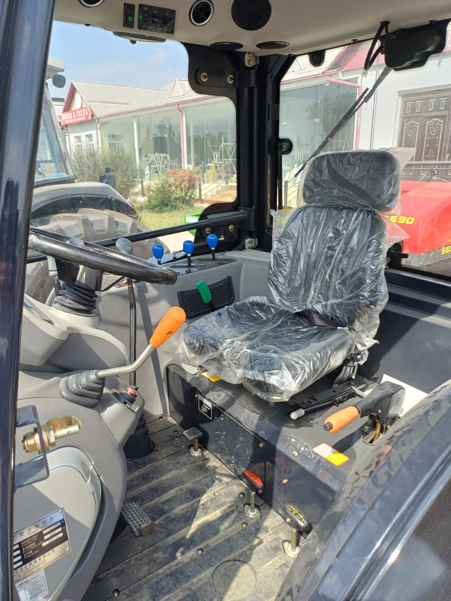 Трактор FARMLEAD 1204
