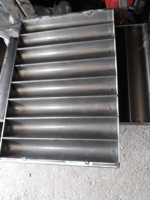 Tavi perforate din inox pentru bagheta si batoane.