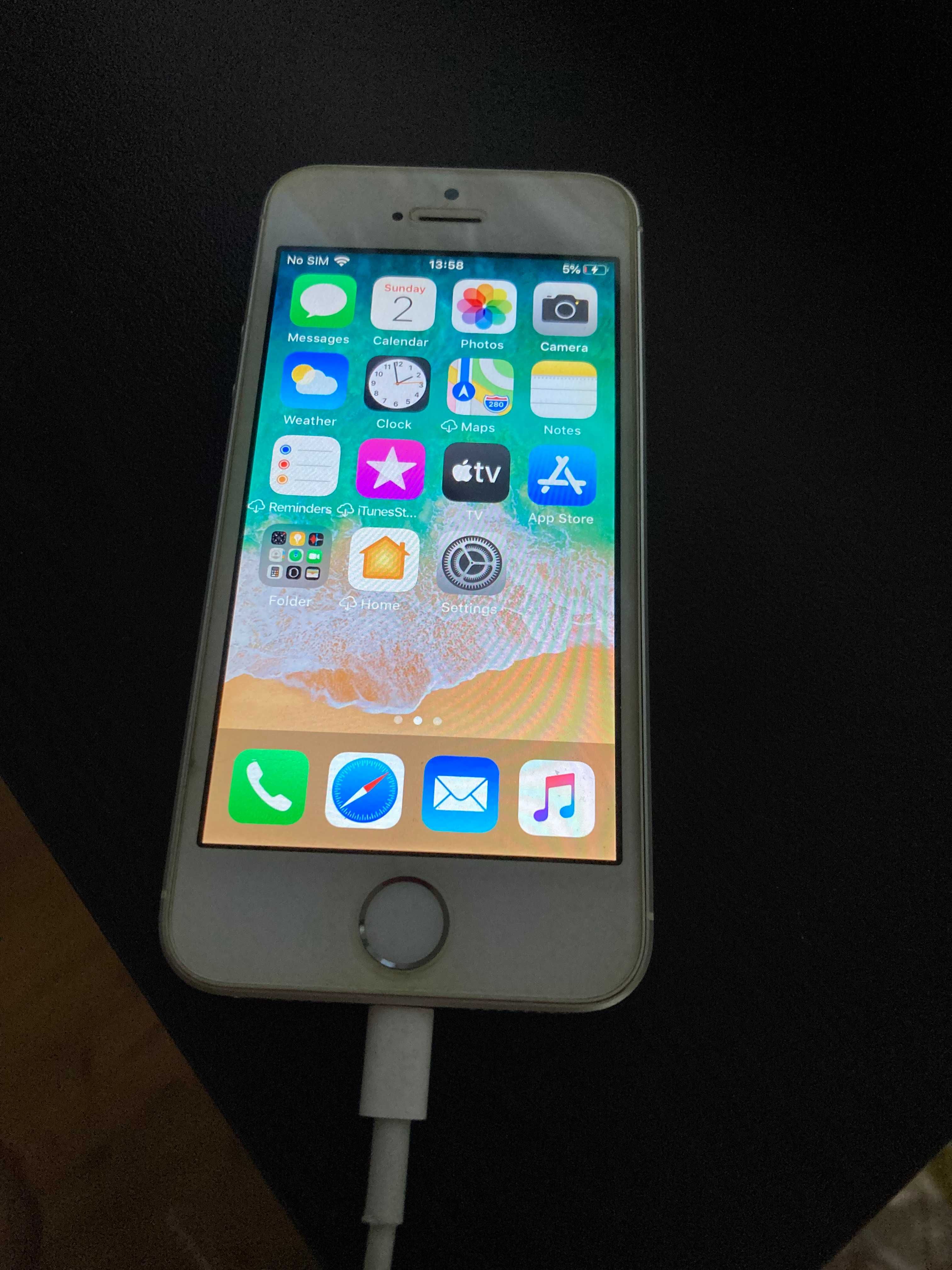 Iphone SE 16 GB {Много запазен}