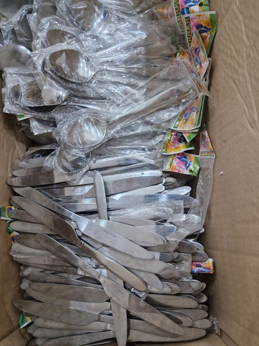 Қасықтар вилкалар пышақ