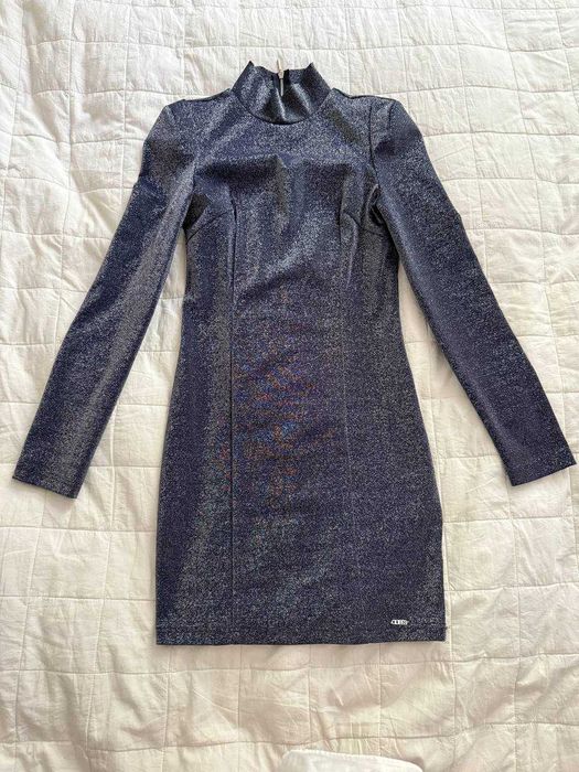 Обтягивающее платье Guess синий металлик