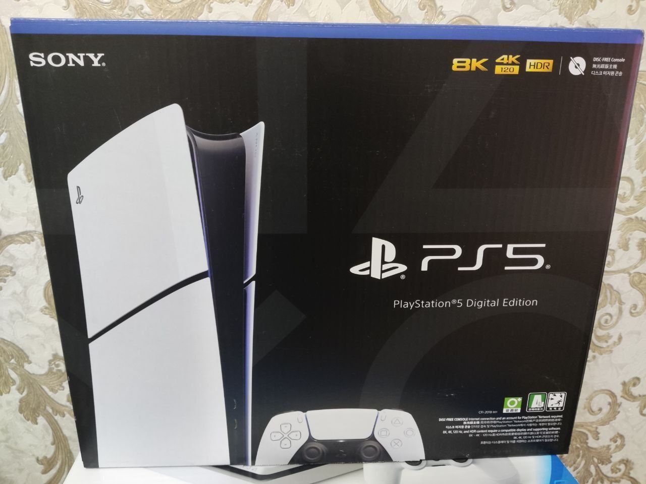 Игровая приставка Sony PlayStation.