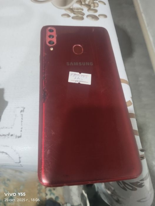 В хорошем состояние телефон Самсунг а20