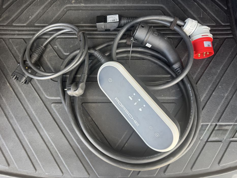 Зарядно за Porsche Taycan