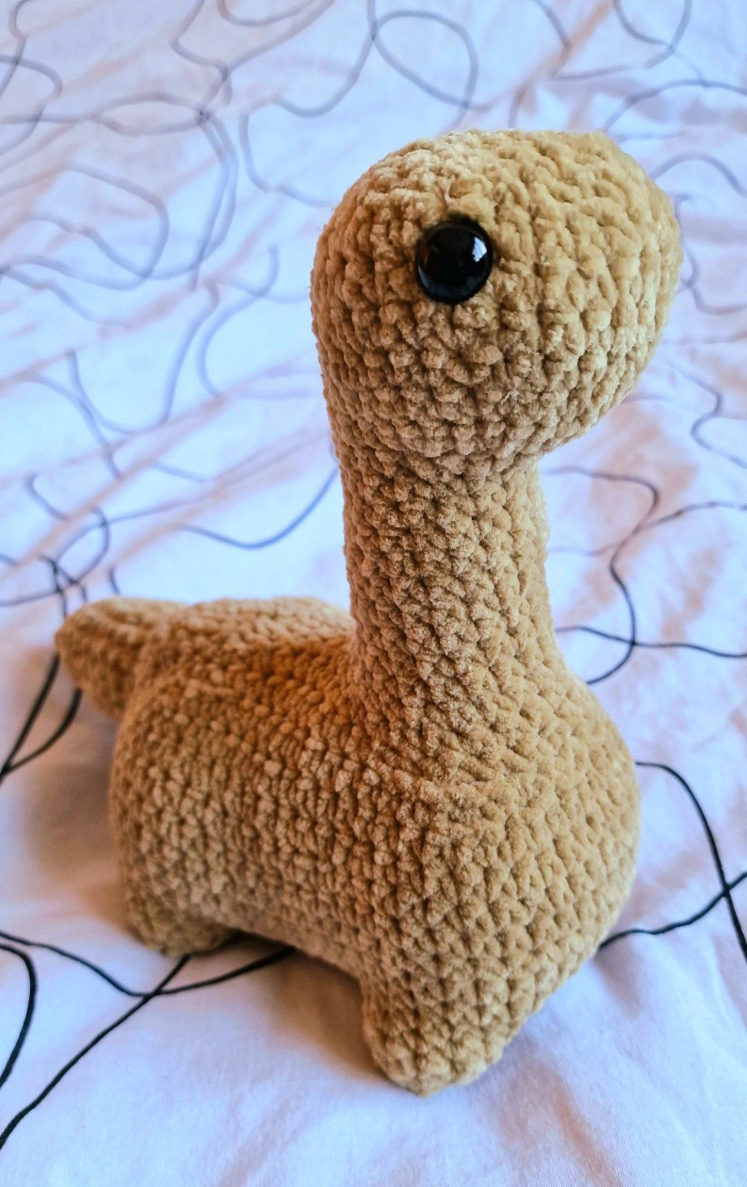 Динозавър плетена играчка