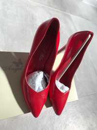 Pantofi roșii de lac