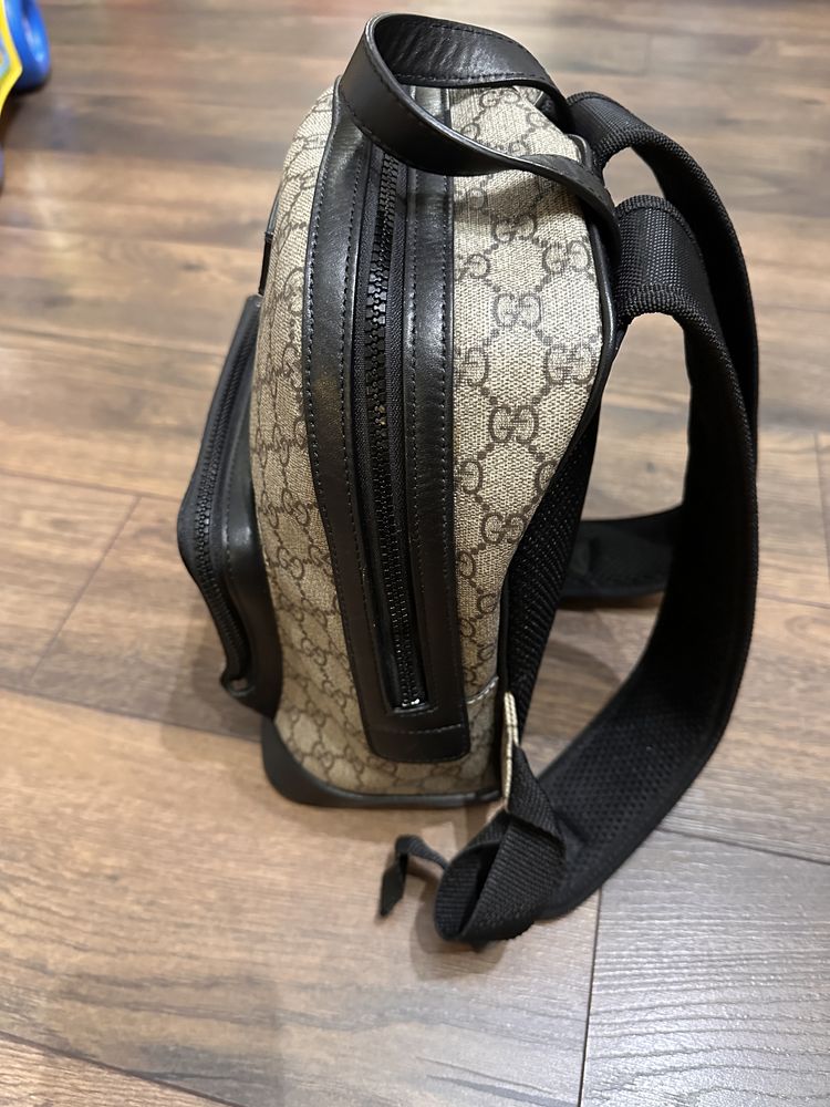 Gucci GG Supreme Monogram раница