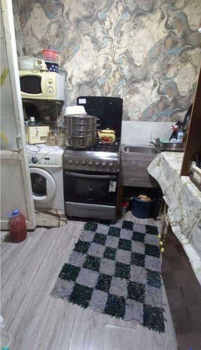 БЕРУНИЙ 3хона 2 этаж. супер локация. кирпич. 67м2. метро 100 м.