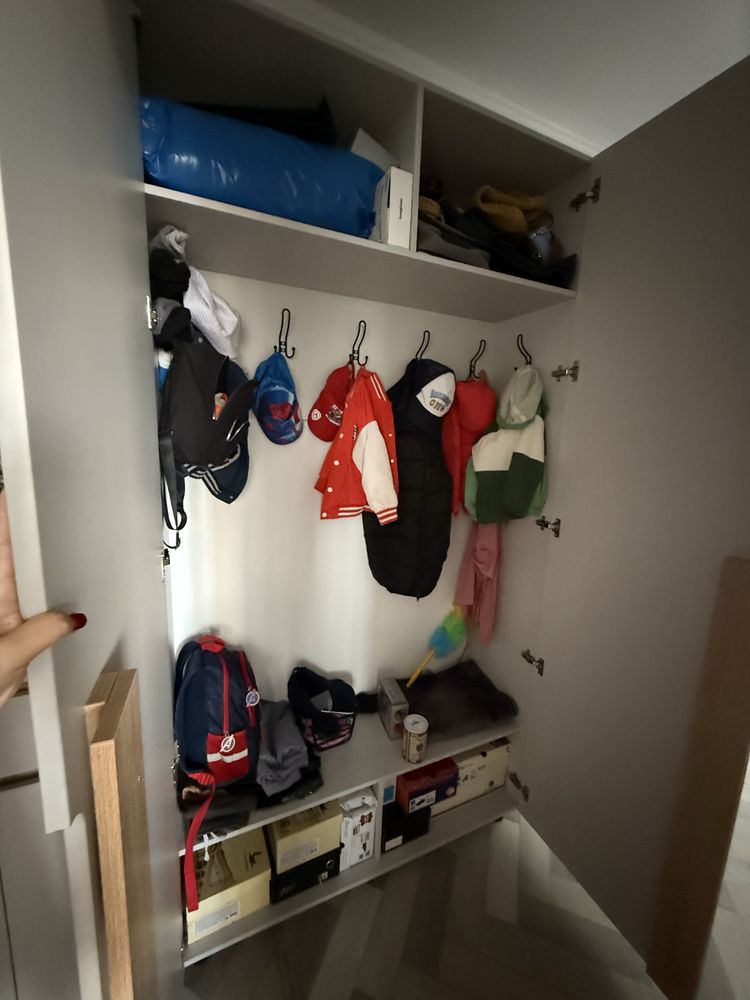 Продается шкаф в прихожую