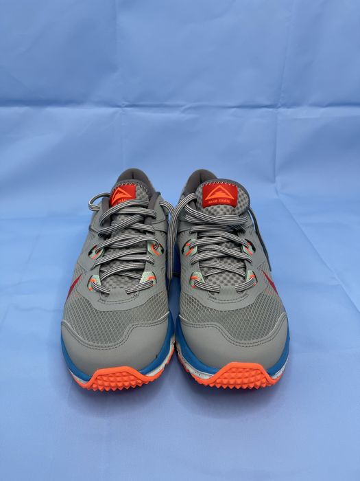 Маратонки Nike.