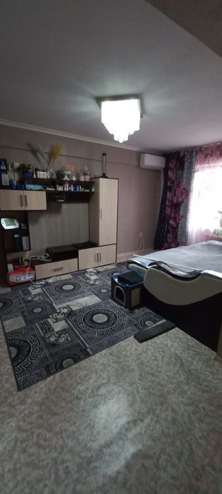 Продам двухкомнатную квартиру теплую сухую в центре