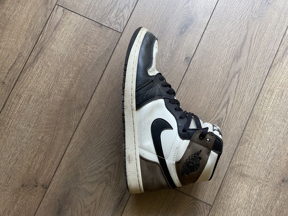 Jordan 1 Dark Mocha