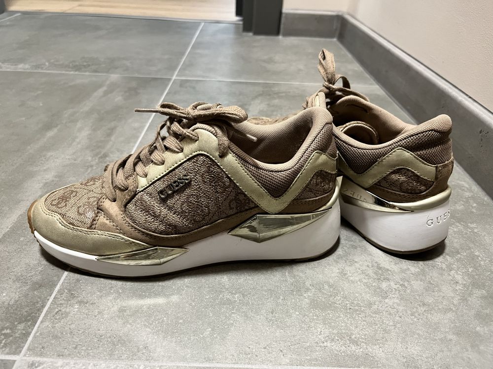 Оригинални сникърси Guess