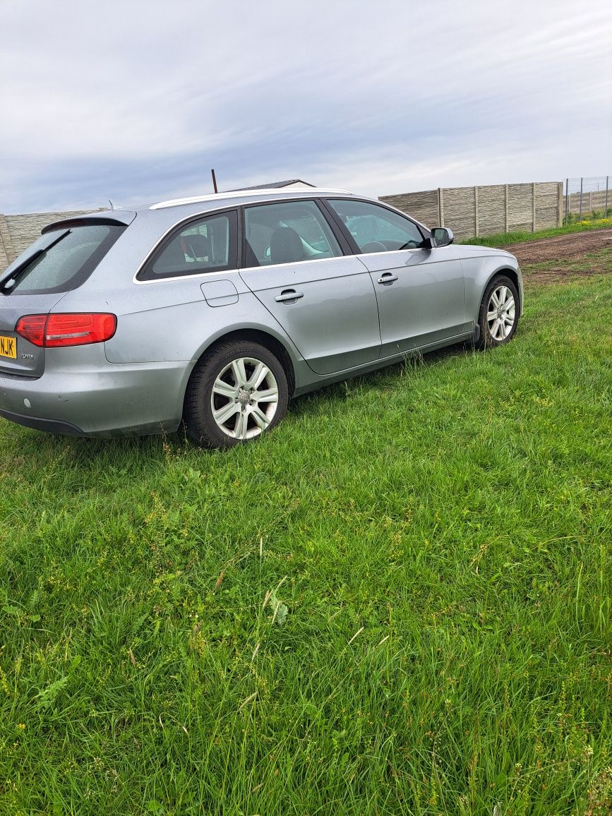 Dezmembrez audi a4 b8 2.0 tdi an 2010