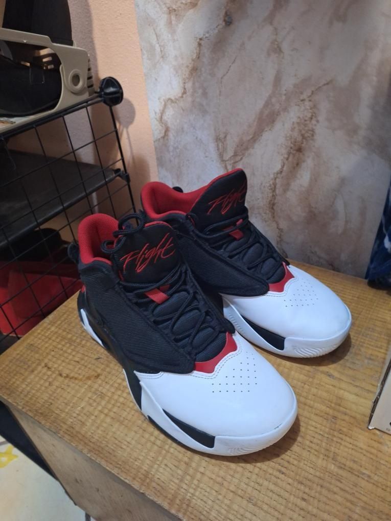 Jordan max aura 4