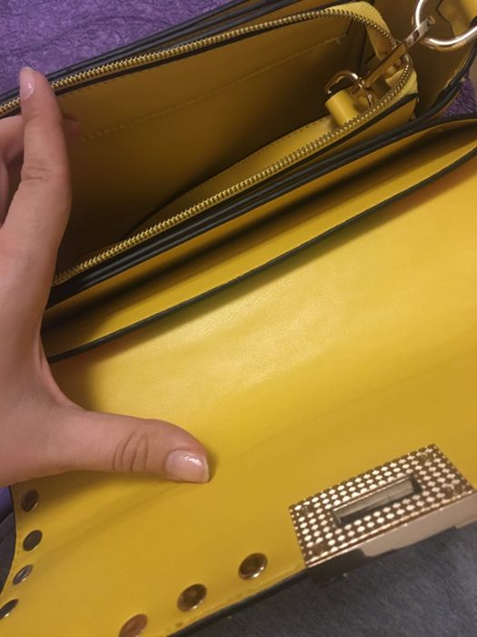 Чанта модел на Valentino