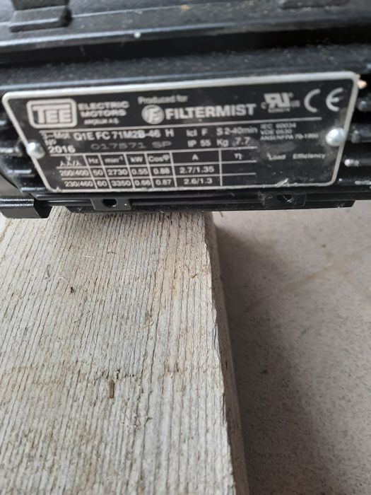 Vînd motor cu ventilator  vedeți urmatoare poză cu pretu din fabrică