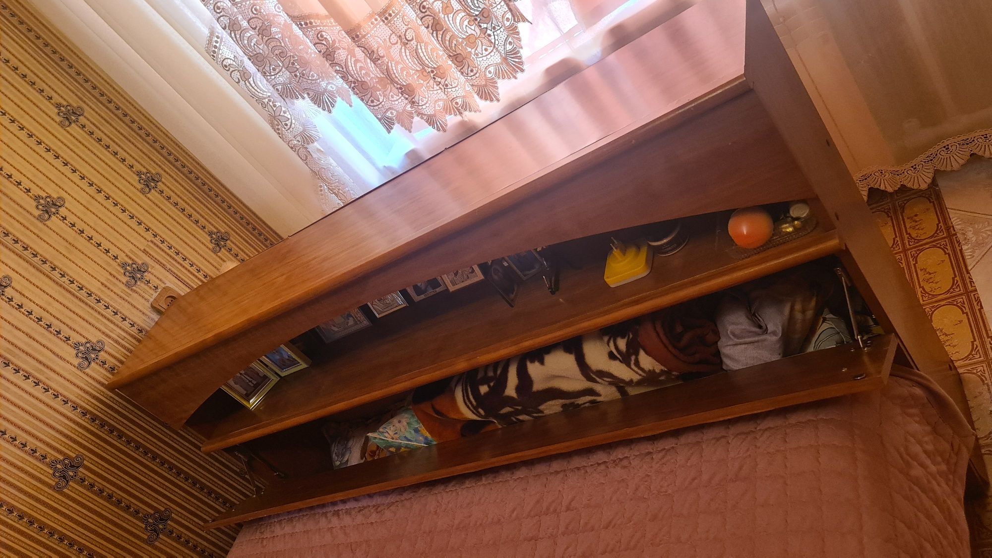 Продам 2-х спальную кровать Шатура