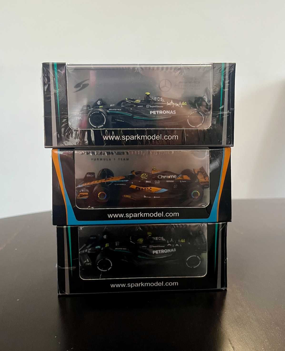 Колички на Mercedes AMG и McLaren