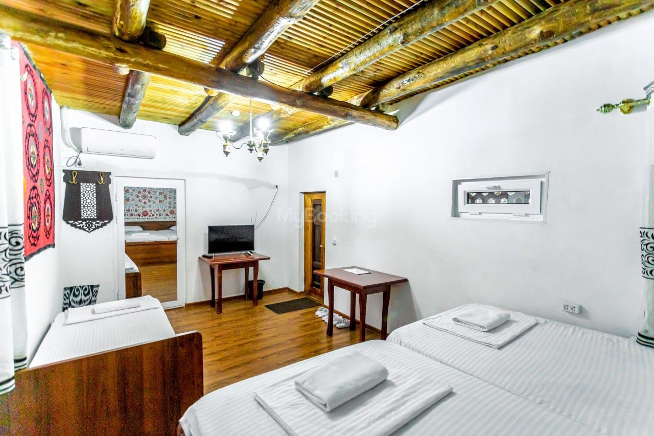 Arzon hotel. Labi hovuz yonida joylashgan 18-asr Carvon Saroyi