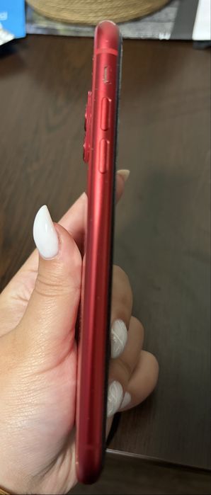 Продавам Iphone 11