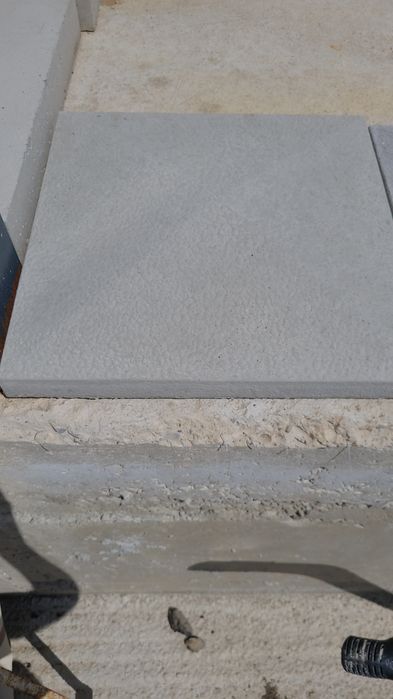 OFERTA 10+1 GRATIS Capace gard din beton aditivat și vibrat