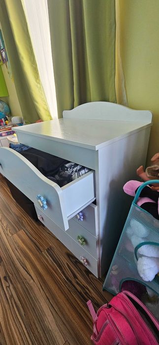 Продавам скрин за детска стая