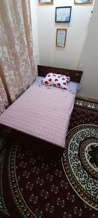 Продам Кровать с матрасом (полуторка)