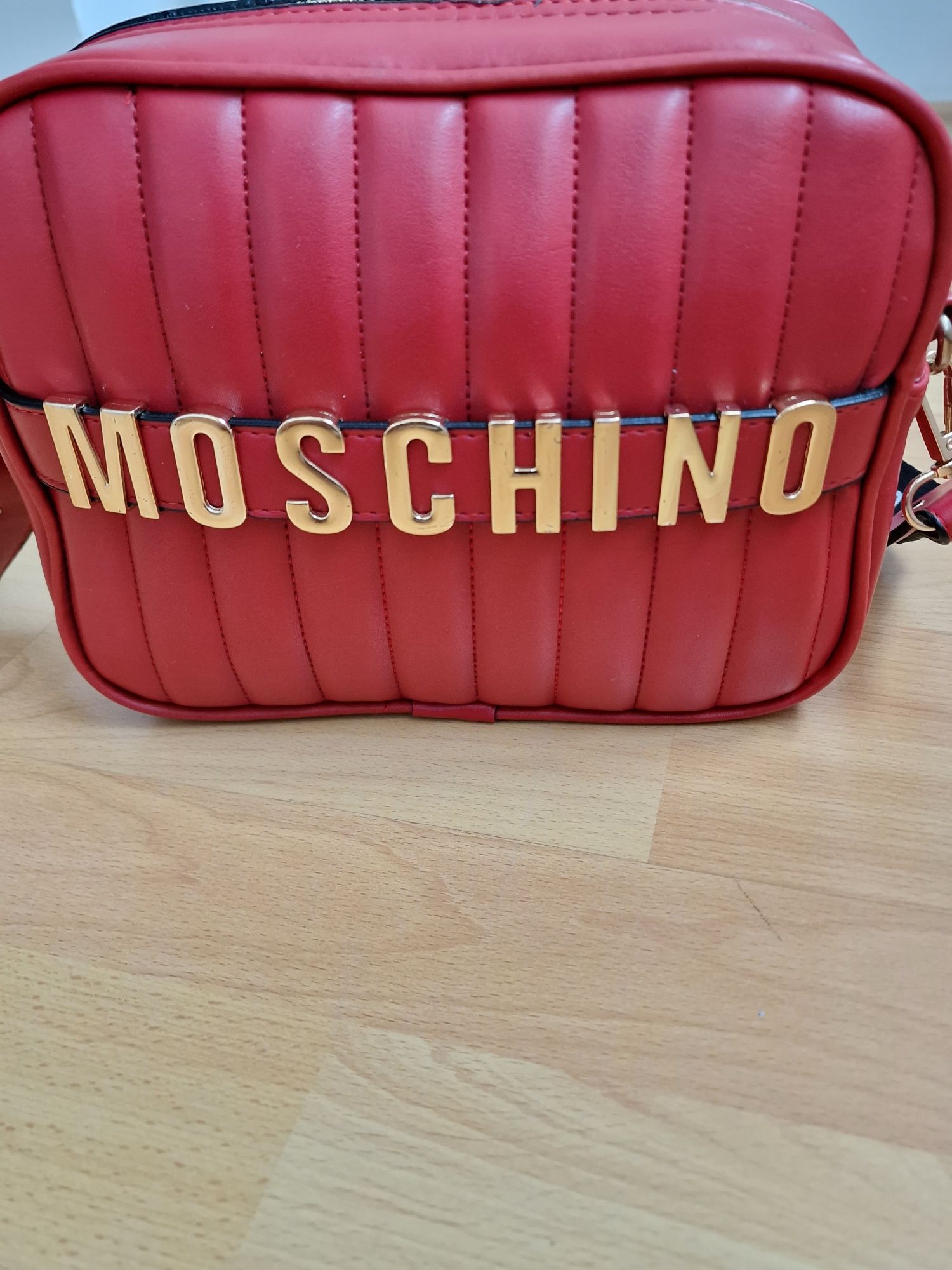 Geantă damă Moschino model deosebit