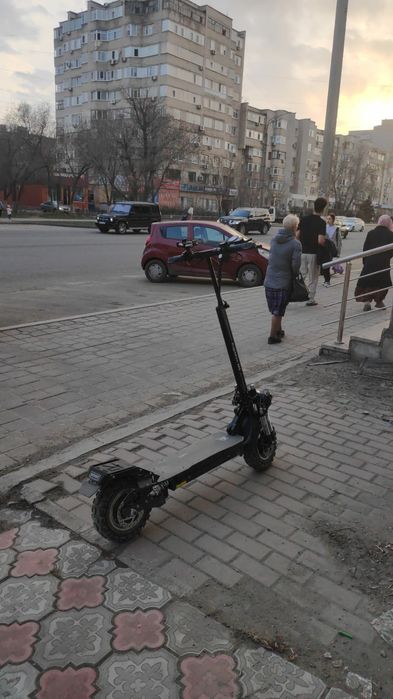 продам электросамокат куго м5