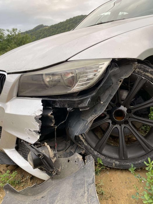 Vand BMW E90 pentru dezmebrare sau pt reparare,masina detine acte