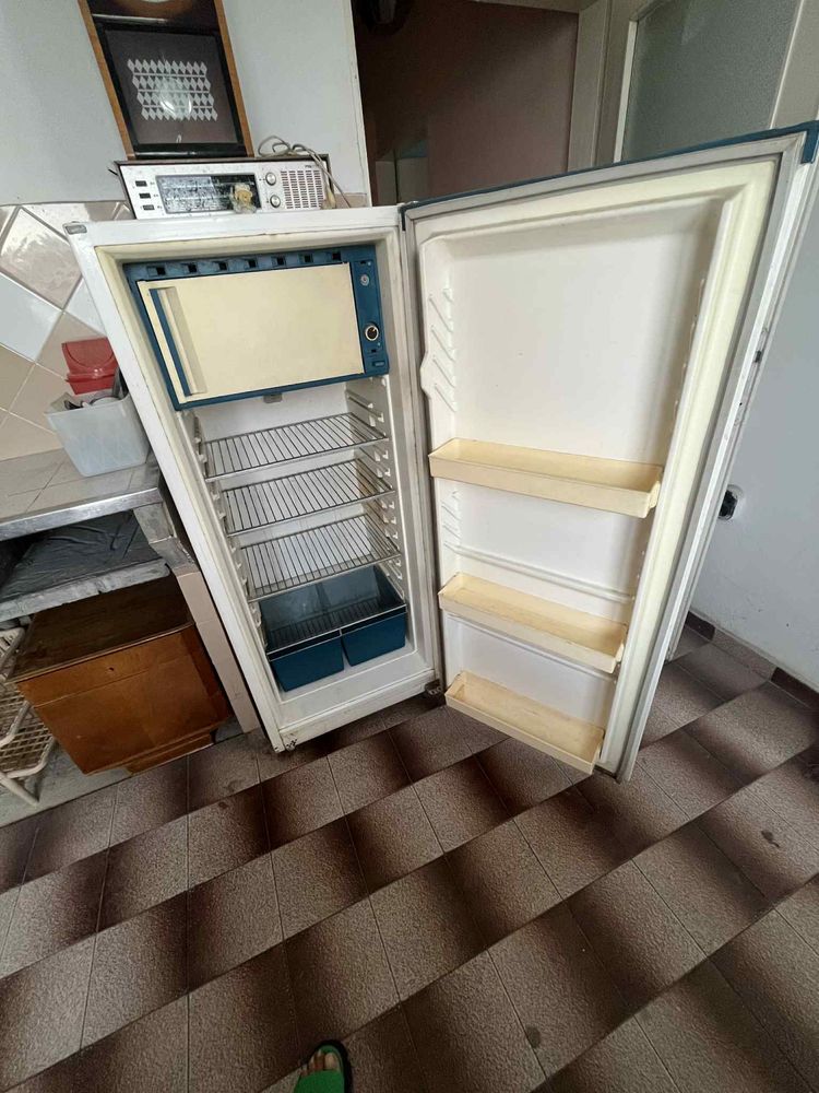 Хладилник стар запазен