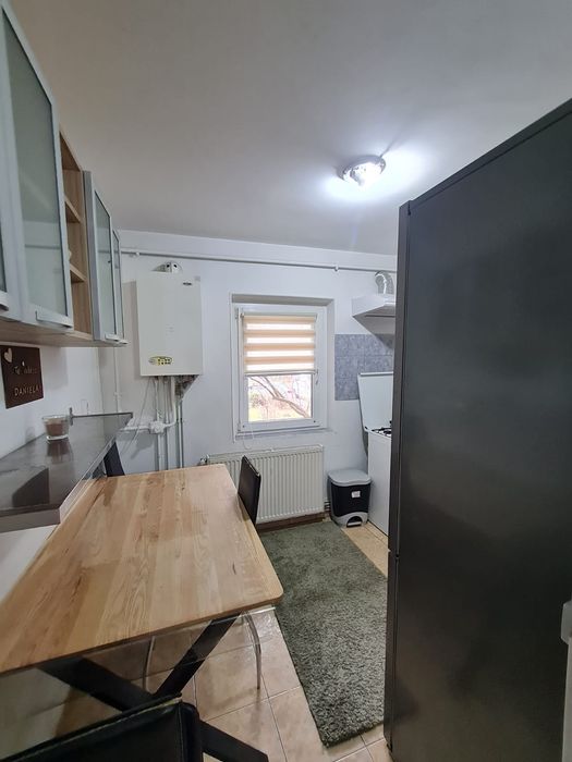Proprietar, inchiriez apartament central, 2 camere, renovat,
