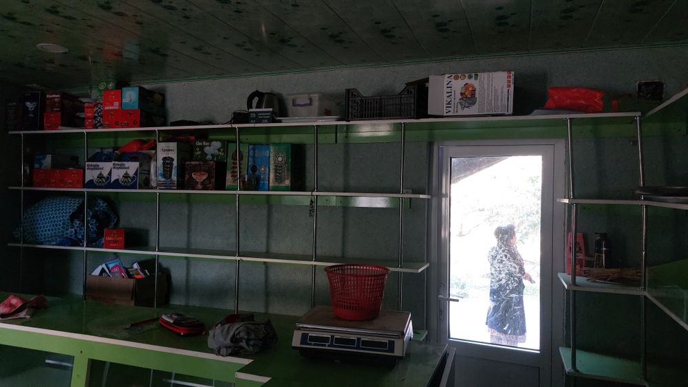 Магазинга мебел сотилади