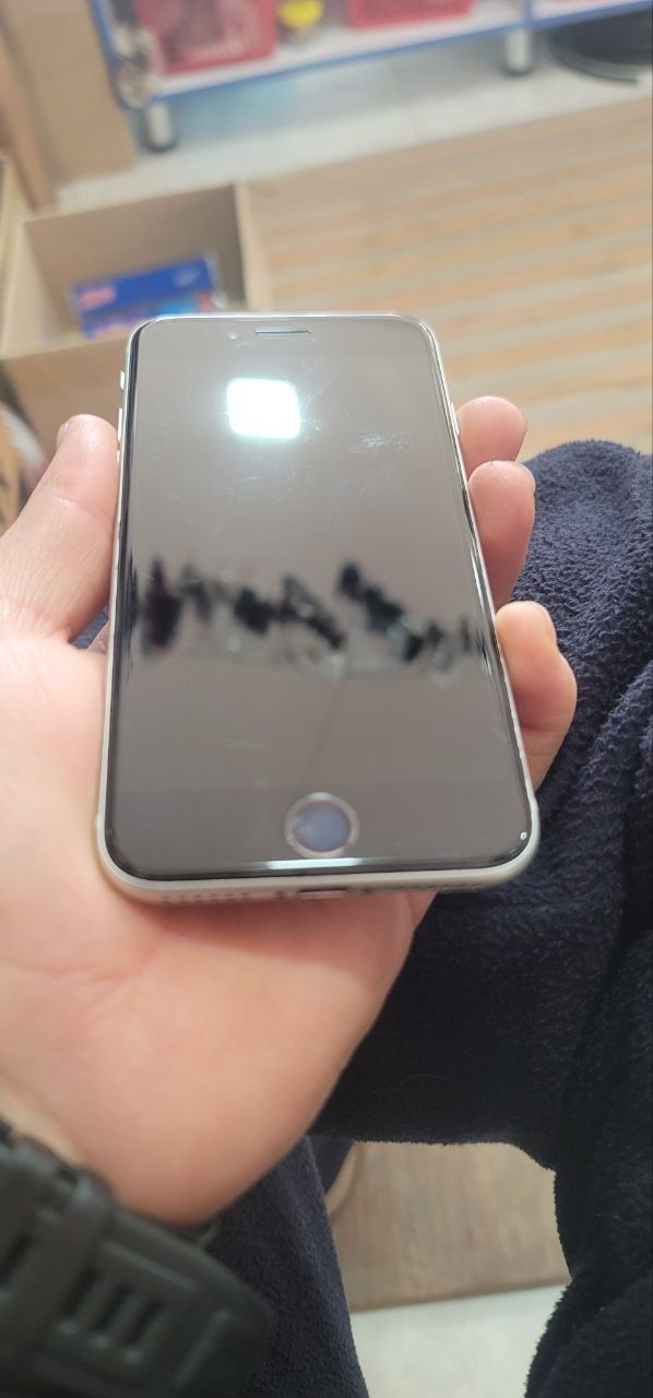 iPhone se 2020 srochne sotiladi