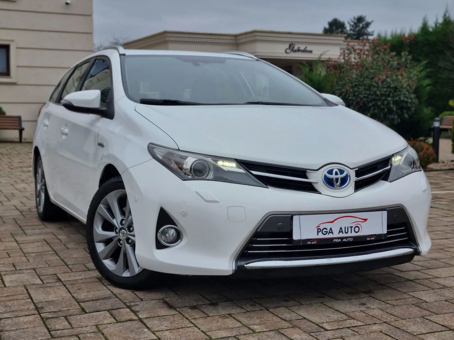 Toyota Auris Toyota Auris Touring Sports Hybrid 1.8 HSD – 136 CP (sistem hibrid)