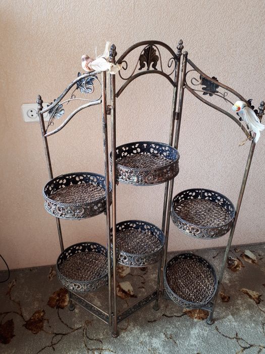 Подставки стойки для  цветов.