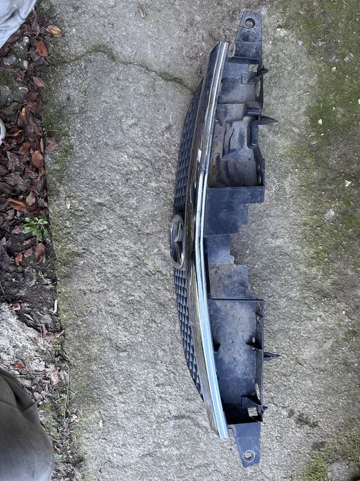 Предна Маска/решетка Mazda 323F 1998Година