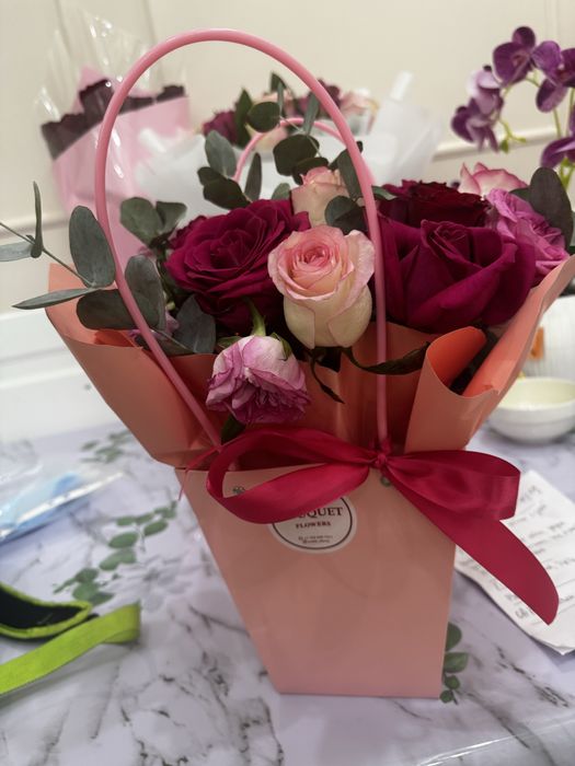 Букет цветов свежее в нормальном состоянии!