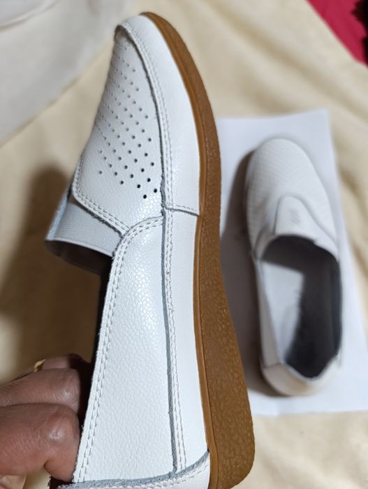 Mocasini din piele cu perforații