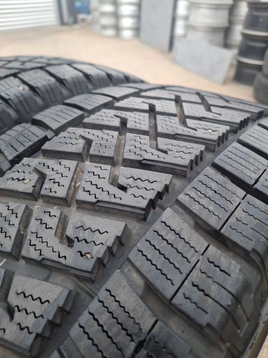 2бр. зимни гуми 235/65/16C Lassa като нови. DOT 4319