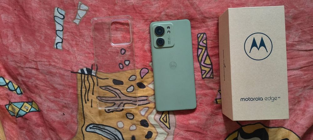 Motorola edge 40 neo  cu toate accesoriile