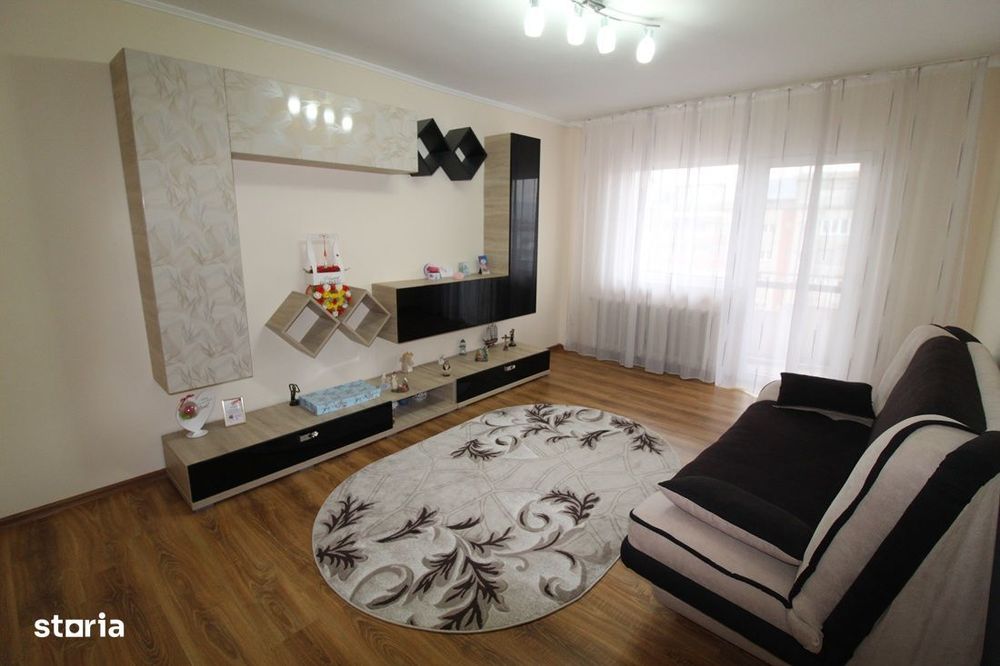 Vând apartament 2 camere în Hunedoara, zona Micro5-1/Bd. Dacia, 50mp