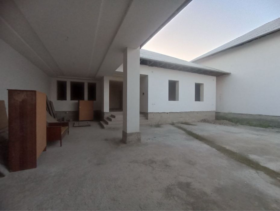 Ховли уй сотилади.