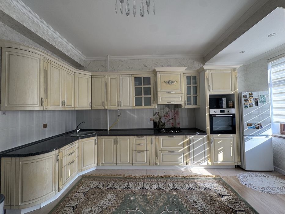 Продается кухонная гарнитура , производства Россия