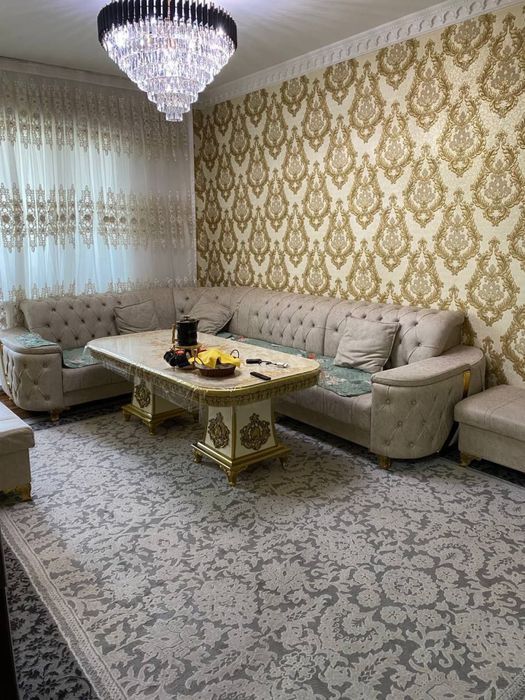 Юнусобод 8кв 4/4/4 Сотилади