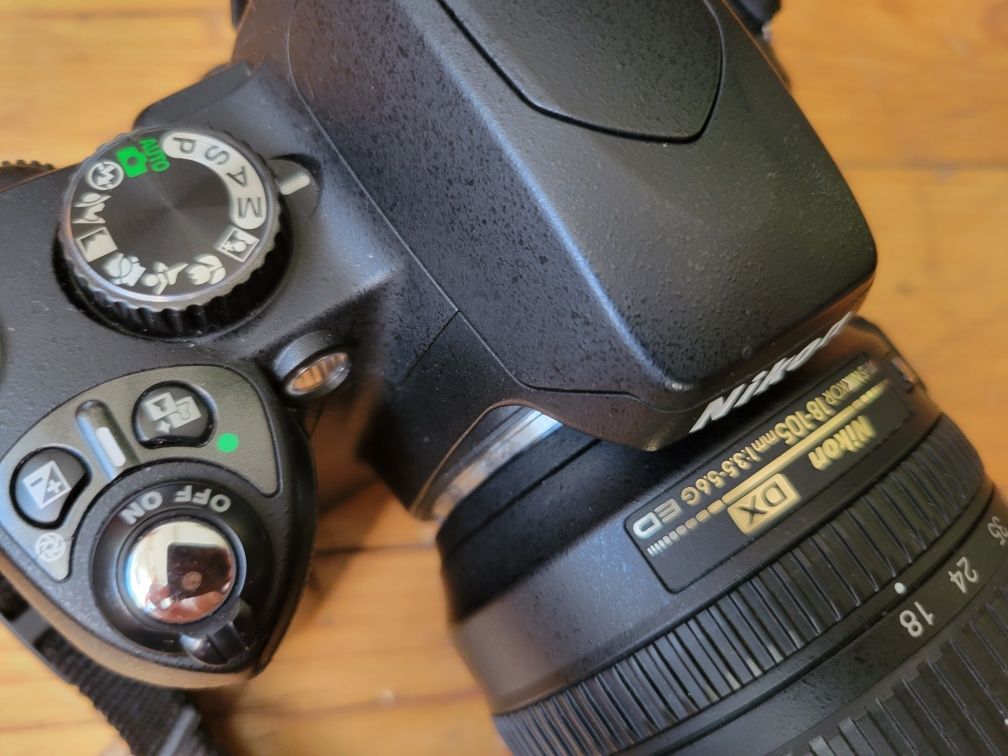 Фотоапарат Nikon D60 с обектив Nikkor 18-105