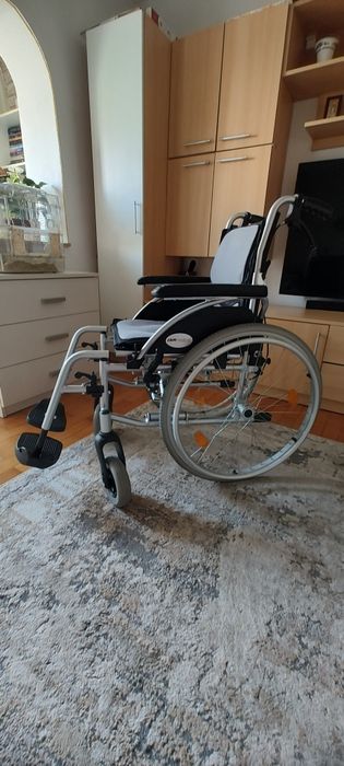 Scaun cu rotile din aluminiu ergonomic,nou, nefolosit!